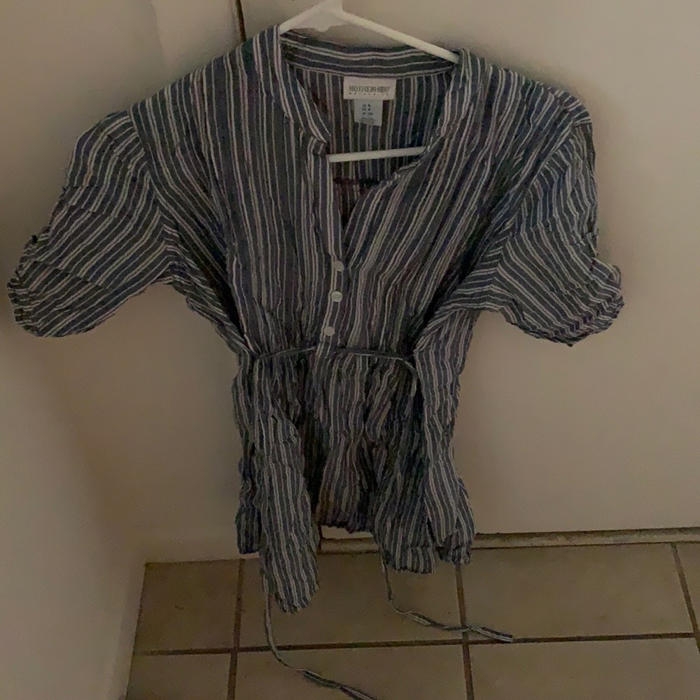 Short sleeve shirt mother hood size small